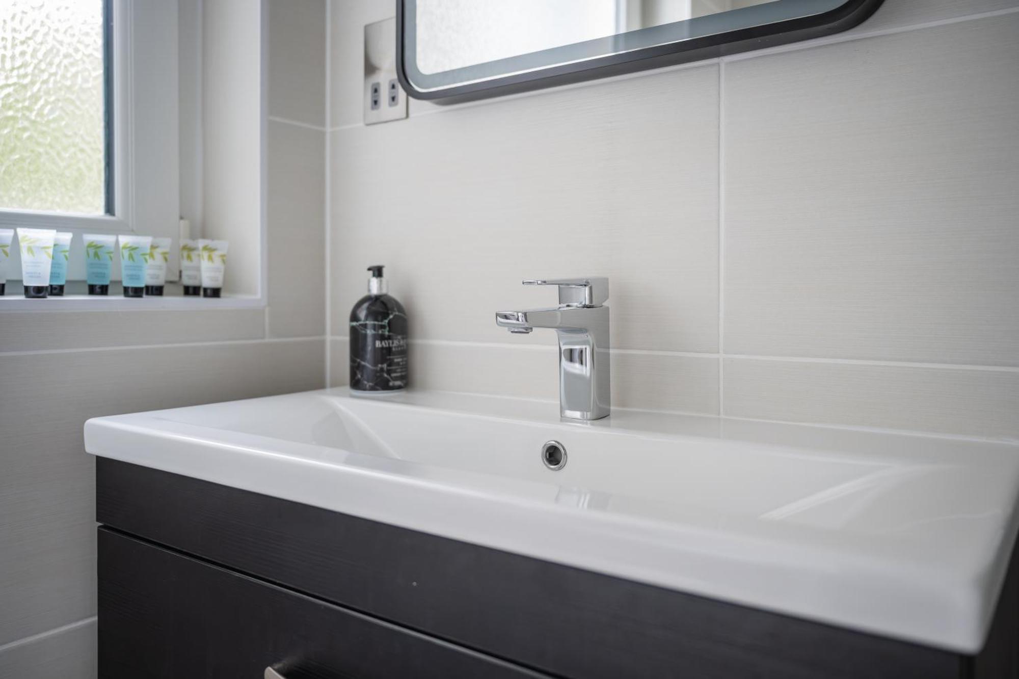 Quiet 2 Bedroom Gem In Stirling 앨런다리 외부 사진